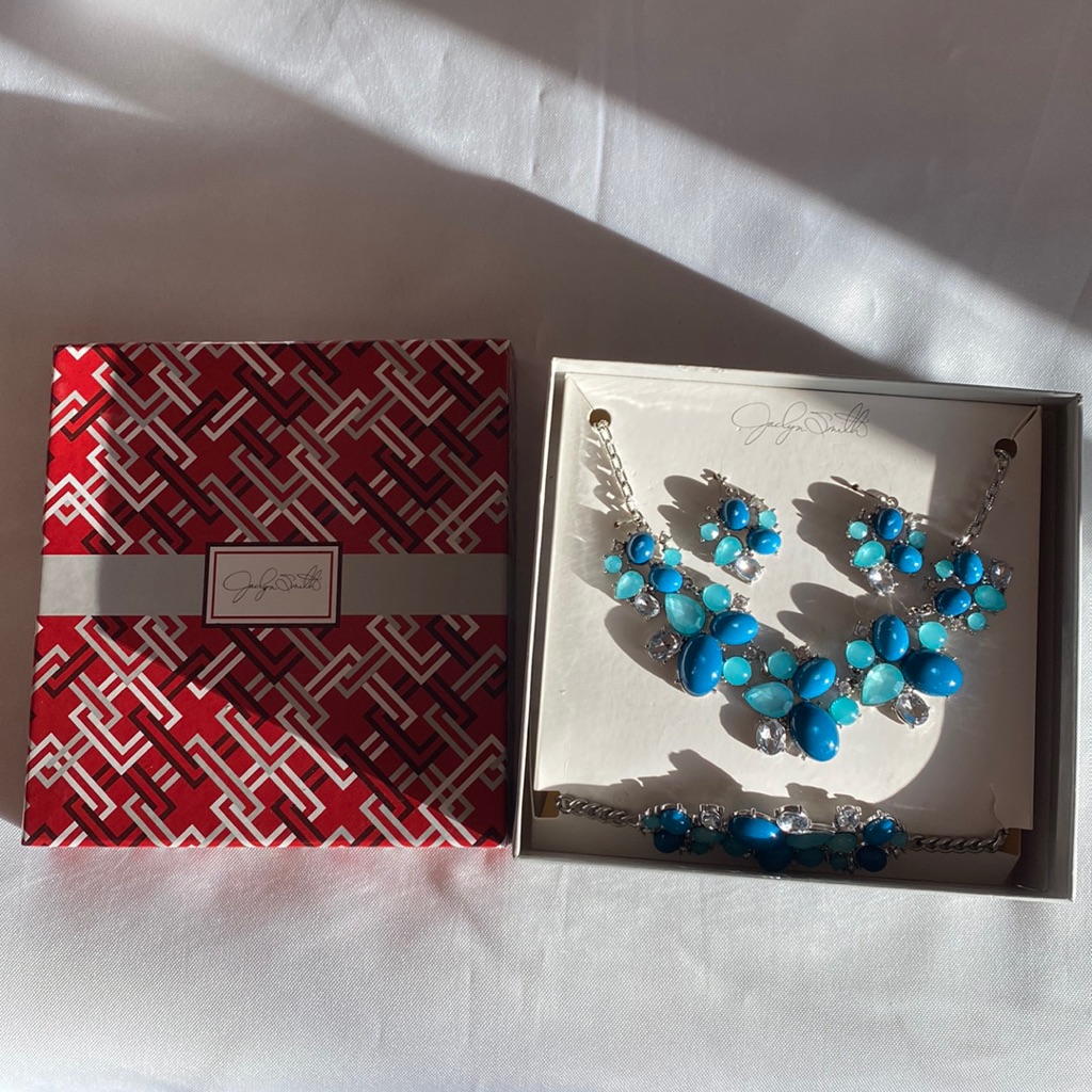 Jaclyn Smith Earrings Necklace Bracelet Set Nib